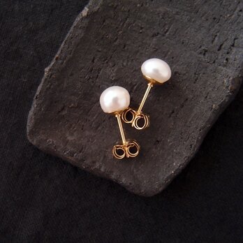 【K14gf】Baby Baroque Pearl Earrings／White・ベビーバロックパール スタッドピアスの画像