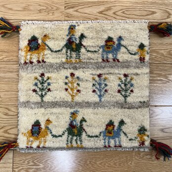 秋の目玉品】ペルシャ　ギャッベ ミニマット 38.5×37 アイボリー　ラクダの画像