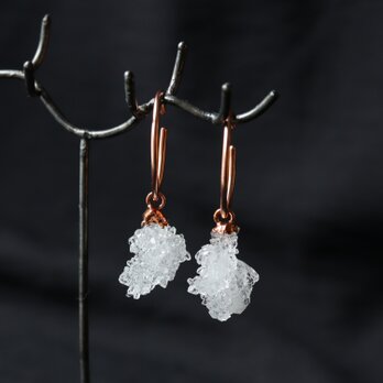 クォーツクラスターのぶら下がりイヤーカフ