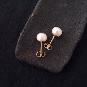 【K14gf】Baby Baroque Pearl Earrings／White・ベビーバロックパール スタッドピアスの画像