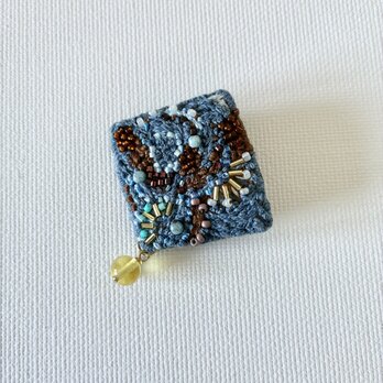 "blue amulet " 刺繍スクエアブローチ