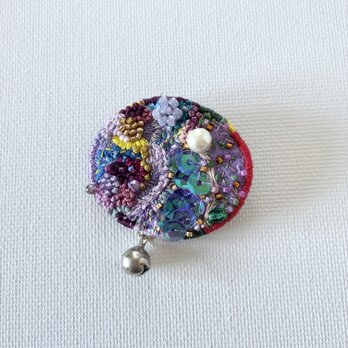 　"autumn joy!"　秋を楽しむカラフルな　刺繍オーバル型ブローチ