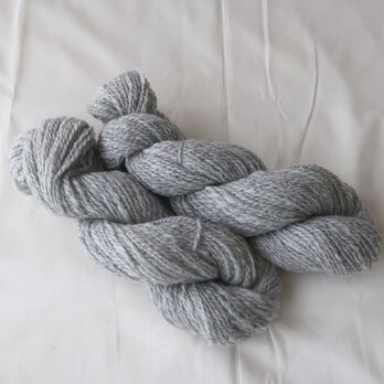 コリデールとゴットランドの手紡ぎの毛糸 １かせ（約８４ｇ）の画像