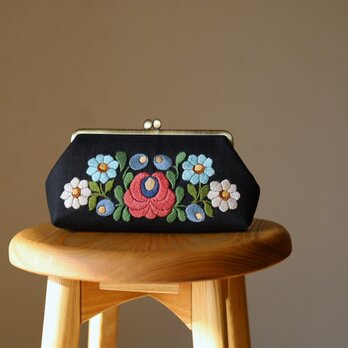 黒リネン　花刺繍　ポーチLの画像