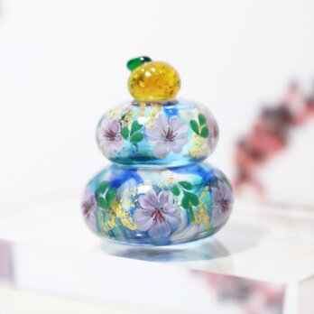 ガラスの鏡餅(桜）　ミニチュア鏡餅　水色の画像