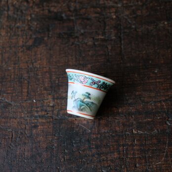 花唐草と風景◇パステル調のカラーも可愛い。中国産　色絵小ぶり猪口　茶杯　チャイナレトロ　シノワズリの画像