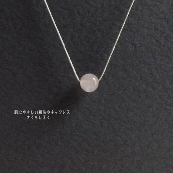 24【恋愛】ローズクォーツ　14kgf さざれ石 肌にやさしい絹糸のネックレスの画像