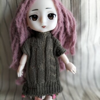 背丈１５ｃｍ　セリアドールと服　C　カーキ色ソックスドレスの画像