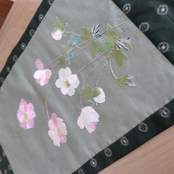 ヴィンテージ着物からタペストリー　秋明菊の画像