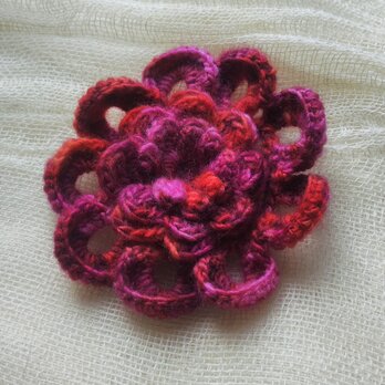 かぎ針編み花ブローチの画像