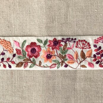 インド刺繍リボン50cm切り売り　ピンク フォークロアフラワー4.3cm幅　R-0764　花の画像