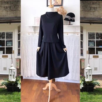 黒ウールニットのセットアップ『ボトルネックブラウス・サイズフリースカート・薄手ウール 』の画像