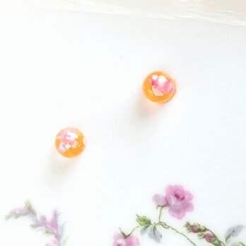 桃螺鈿と橙のまんまるピアスイヤリング179５の画像