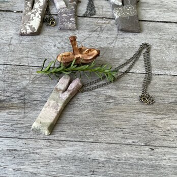 Lichene 苔色の枝　ペンダントの画像