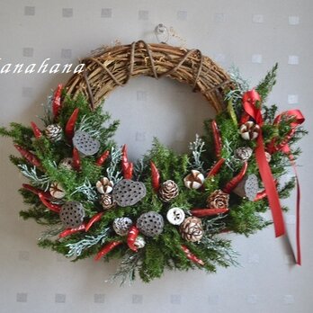 【送料半額キャンペーン】トウガラシとハスの実の冬wreathの画像