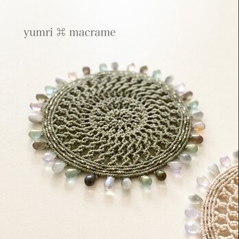 yumri ⌘ macrame しずく型ガラスビーズコースター［グリーン］の画像