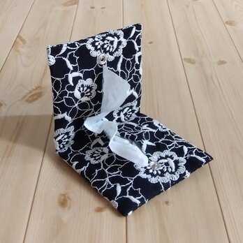 刺繍　椿　携帯ティッシュケース　ボックスティッシュから詰替え　ペーパータオルケース　花柄　ブラック　　536の画像