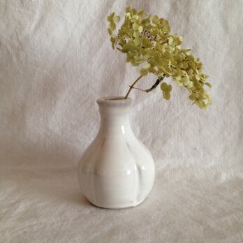 花型花瓶(アンティークホワイト)の画像