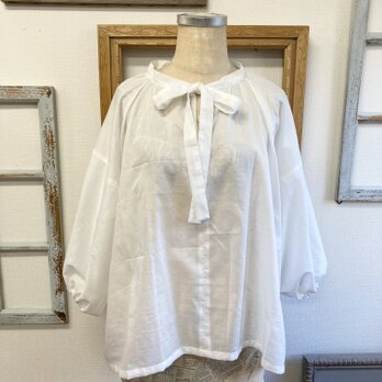 大人の透け感❤️コットン素材リボンタイのワイド袖ブラウス　白（サイズフリーL〜LL）の画像
