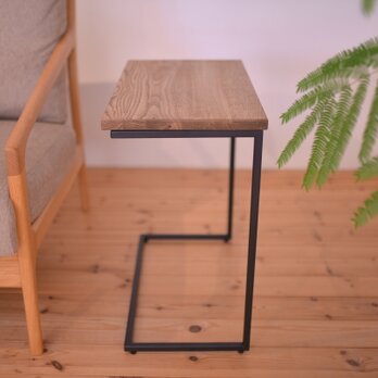 無垢クリ（栗の木）コの字型アイアンサイドテーブル・アンティーク仕上げの画像