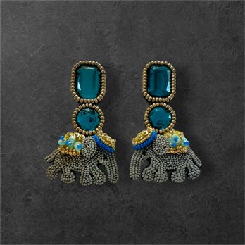 インドゾウのビーズ刺繍ピアス　グリーン×イエロー　(リュネビル刺繍)　の画像
