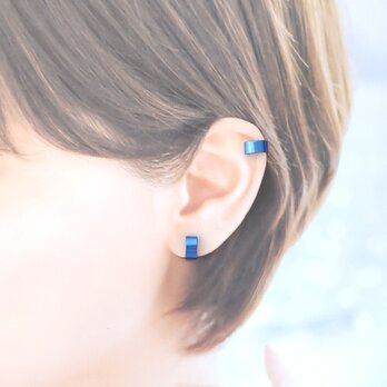 〈痛くない〉〈挟めるだけ〉2wayロイヤルブルーフラットリングイヤリング・イヤーカフ〈直径約11㎜幅約5㎜〉(両耳)(調節可)