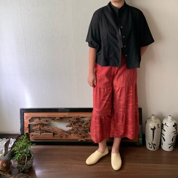 手織り綿ティアードガウチョパンツ　裾さばきも楽しいスカート風　赤絣の画像