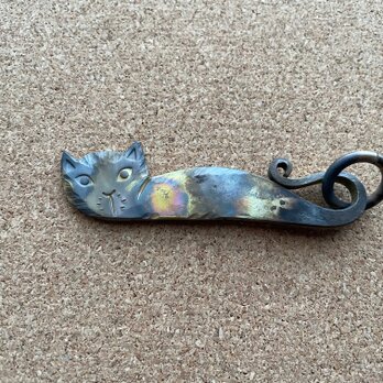 ねこたん　猫のキーホルダー（さび茶：真鍮焼き）Fの画像