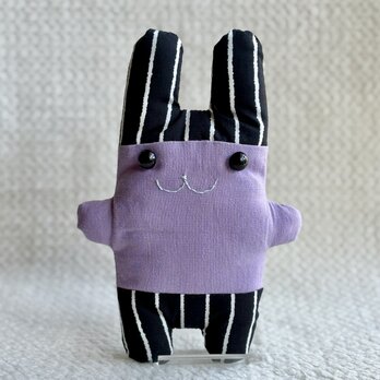 紫のうさぎのぬいぐるみ「フニータ」