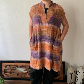 ロング丈手織り綿チュニック　襟元と後ろベルトでよりかっこいい　オレンジ紫絣の画像