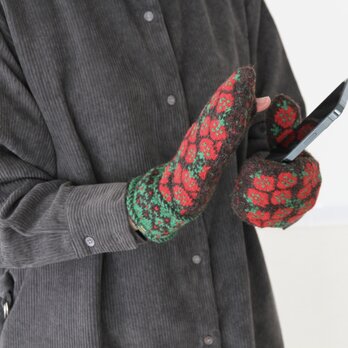 スマホ操作・いちご柄シェトランドウールのミトン・ブラックの画像
