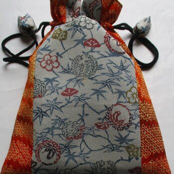７４８１　絞りと花柄の着物で作った巾着袋　＃送料無料の画像