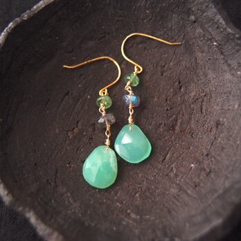 K14gf・受注制作】Chrysoprase×Green Garnet Earrings／クリソプレーズ×ガーネット プチピアスの画像