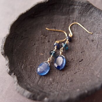 【K14gf・受注制作】Royal Blue Kyanite Earrings／カイヤナイト×サファイア×トパーズ プチピアスの画像