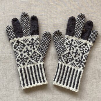 ◆◇花と雪模様の編み込み手袋◇◆（アンスラサイト）の画像