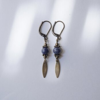 Blue Sapphire -サファイアのフレンチフックピアスの画像