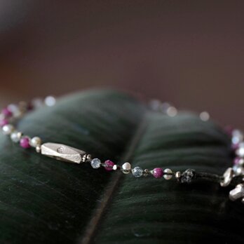 braid bracelet "Ruby mix"の画像