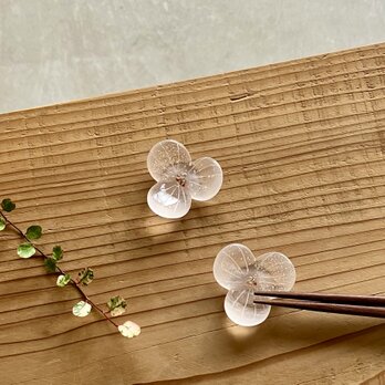 ガラスの箸置 ／ 水の花・クリアの画像
