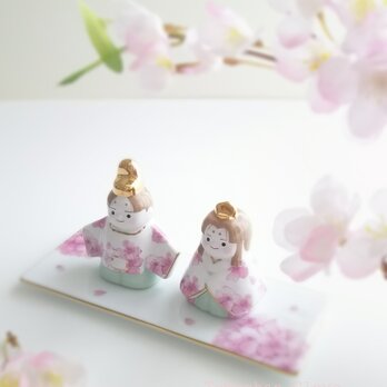陶器のおぼこ雛人形 櫻柄 台座付きの画像