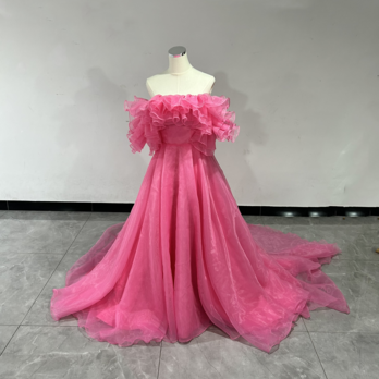 抜群のおしゃれ見え ウエディングドレス ピンク カラードレス ベアトップ 短トレーン 花嫁/パーティーの画像