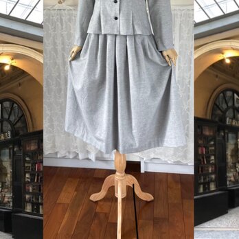 ライトグレー・ウールのスカート『タック＆ギャザーのサイズフリースカート・ウエストゴム・ロング』の画像