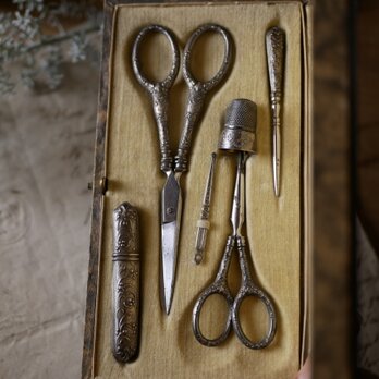 裁縫道具　セット　宿り木　ヤドリギ　フランスアンティーク　アンティークのある生活の画像