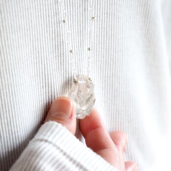 'rough quartz' braid-long pendantの画像