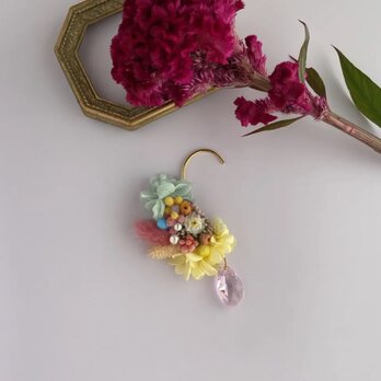 「秘密の世界」紫陽花とピンククリスタルの耳飾りの画像