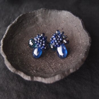 【天然石刺繍／ピアス】Royal Blue Kyanite × Londonblue Topaz × Lapis Lazuliの画像