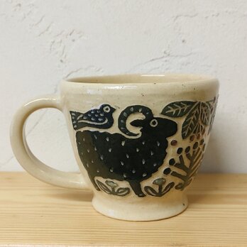 羊のいるコーヒーカップの画像