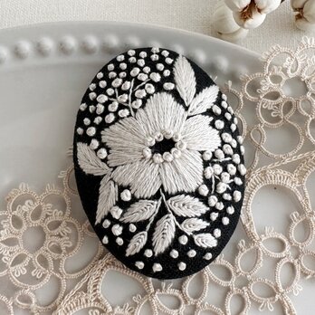 【刺繍キット】白花の刺繍ブローチの画像
