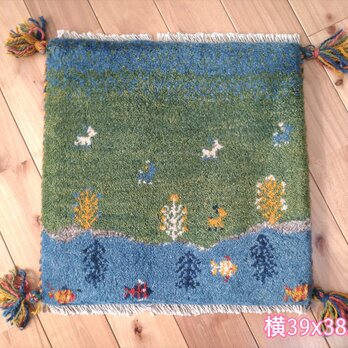 ペルシャ　ギャッベ　ミニマット　39x38.5cm　草原　魚　風景の画像