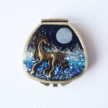 月夜の森ピルケース（馬・馬蹄型・満月）小物入れの画像