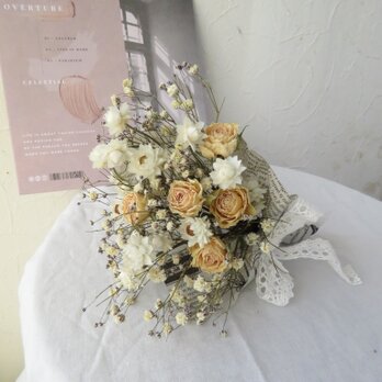 white mini mini bouquetの画像